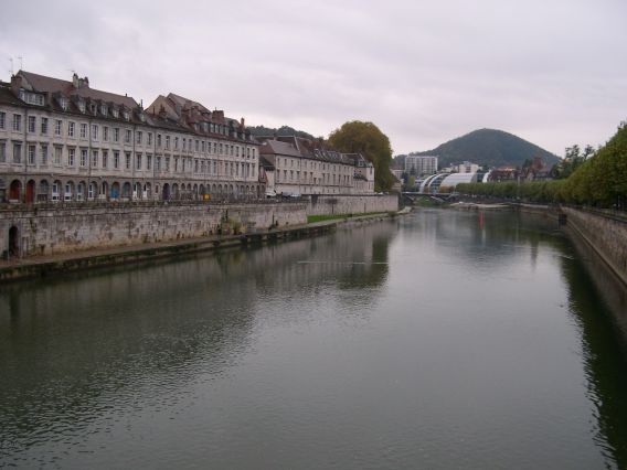  le Doubs pris depuis le pont Battant, en direction de l'Ouest